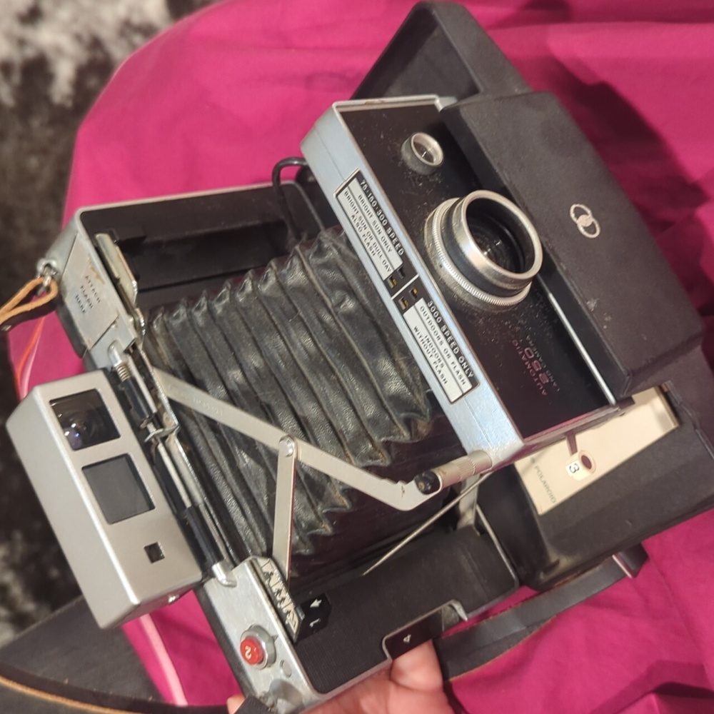 Vintage Polaroid Land Camera - Picture 4 of 9